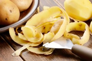 Liquidificar casca de batata com bicarbonato: por que é recomendado e para que serve