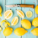 Misture duas colheres de sopa de vinagre com três pedaços de limão: por que recomendam fazê-lo e para que serve