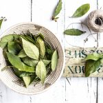 Misturar folhas de louro e bicarbonato de sódio: para que serve e por que é recomendável fazer isso