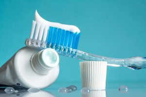 Como funciona a inovadora pasta de dentes que promete regenerar o esmalte e transformar os cuidados bucais