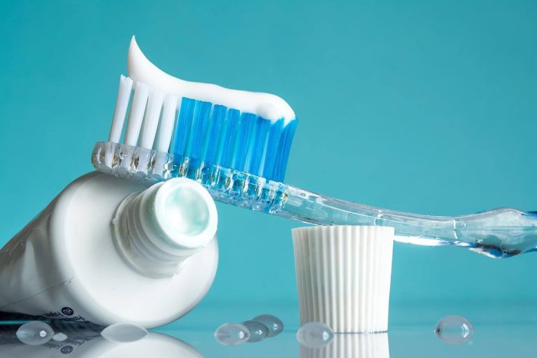 Como funciona a inovadora pasta de dentes que promete regenerar o esmalte e transformar os cuidados bucais