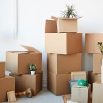 Se tiver caixas de cartão, não as deite fora: como transformá-las em enfeites de Natal com criatividade e tinta