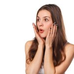 O que significa quando alguém desvia o olhar ao falar, segundo a psicologia